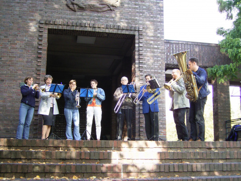 Claudia, Dorothea, Anja, Sofia, Erich, Martin, Christian, Philip Wer hat denn da den falsche Choral aufgeschlagen? 	